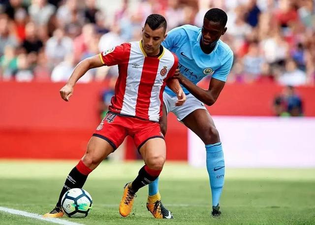 aoa体育教练-国际大赛开启激战，球员斗志昂扬的简单介绍