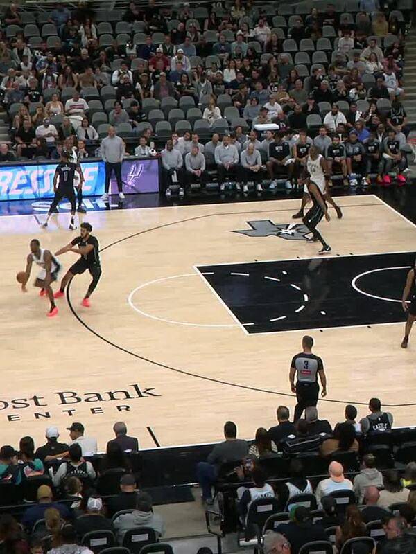 aoa体育活动-篮网主场力克马刺，拉塞尔神勇表现