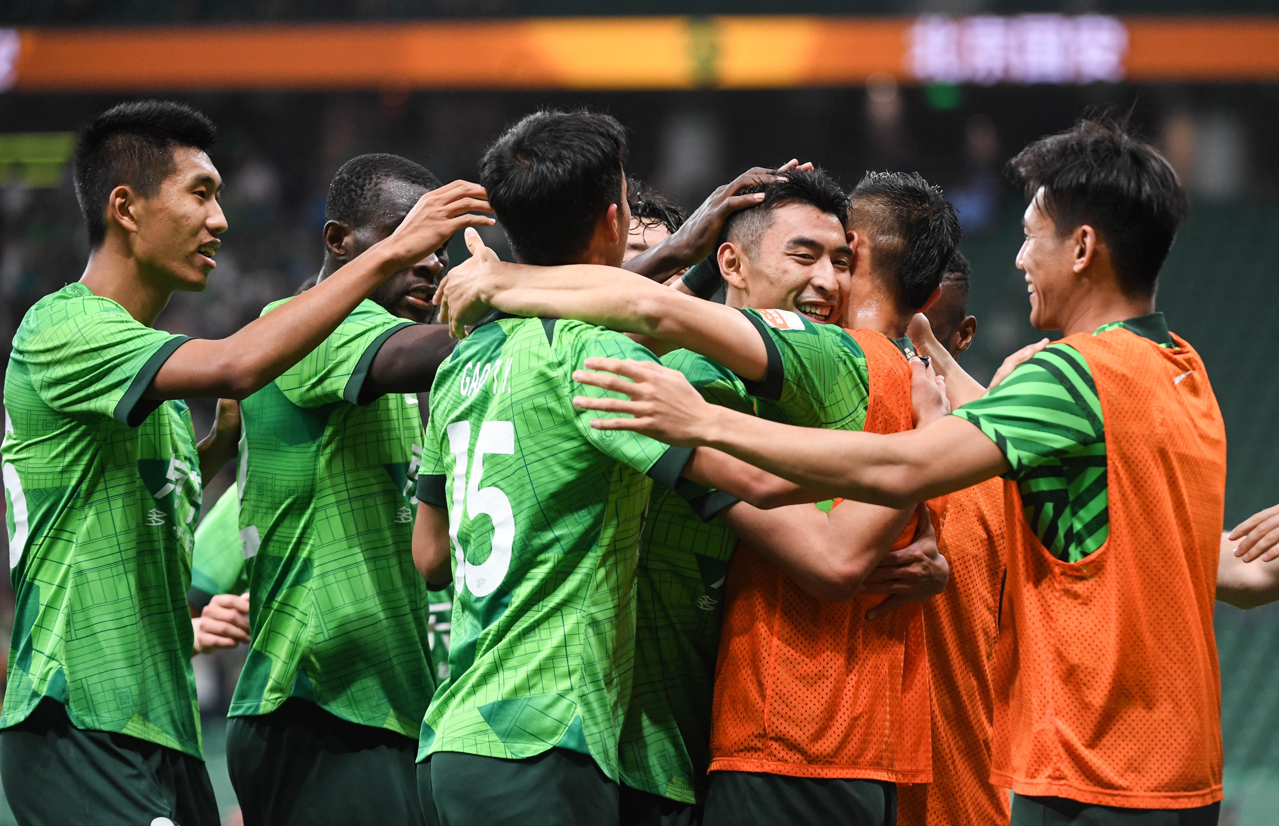 关于猛龙击败雄狮,西亚卡姆三分狂飙成全队领袖的信息 关于猛龙击败雄狮,西亚卡姆三分狂飙成全队领袖的信息