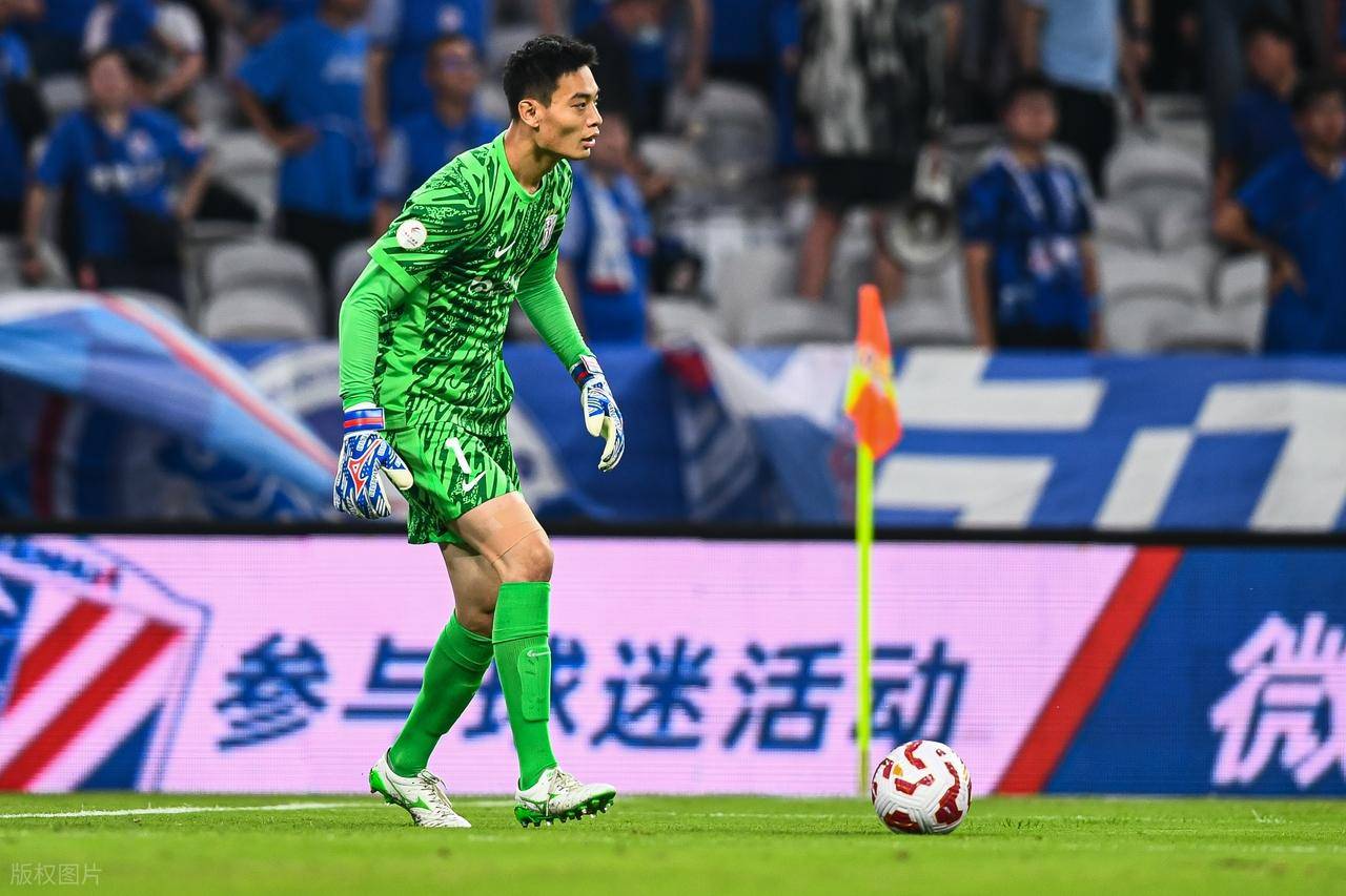 aoa体育官网-上海绿地申花连胜收官，坐镇榜首的简单介绍