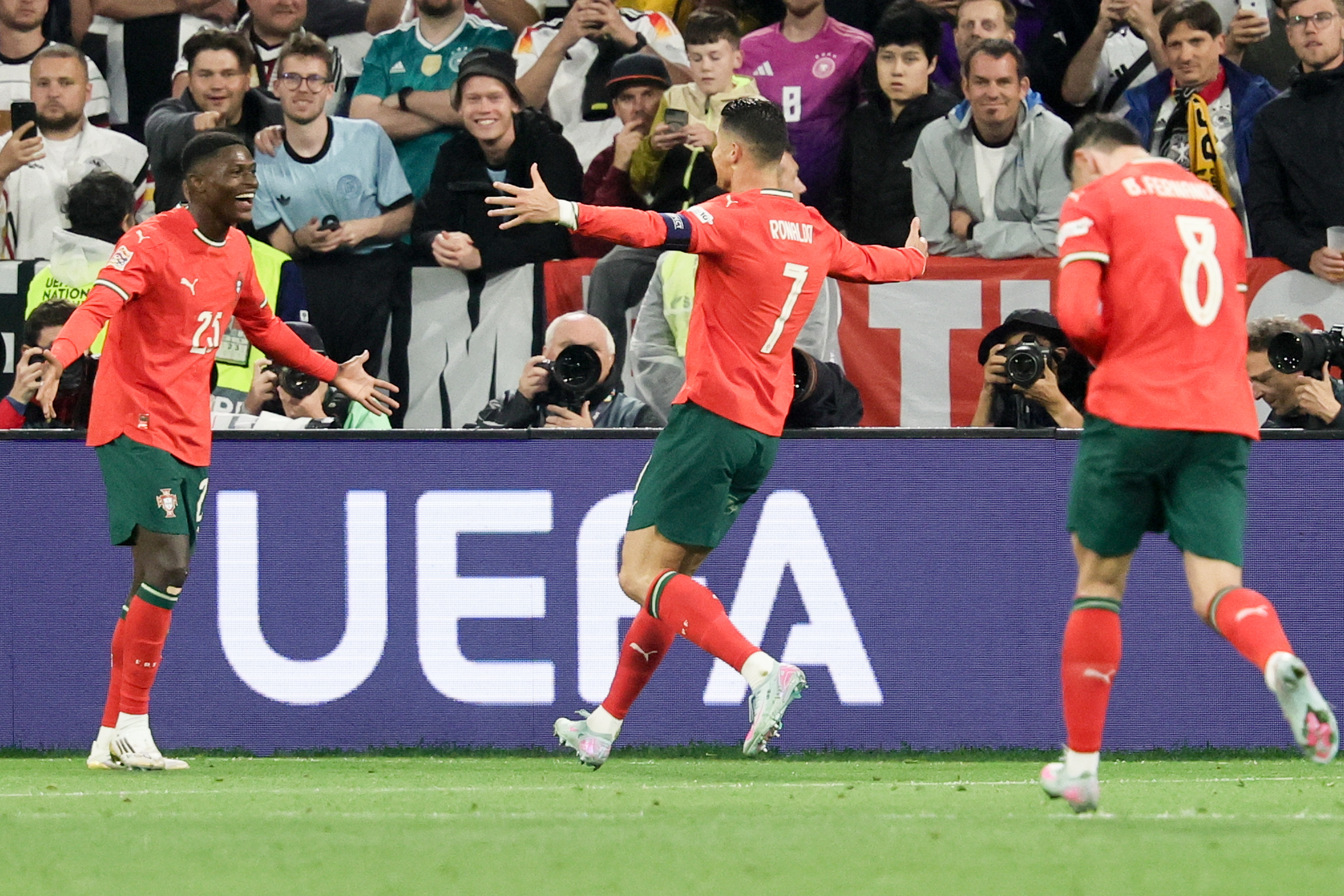 aoa体育视频-欧国联联赛中球队的激情奋斗