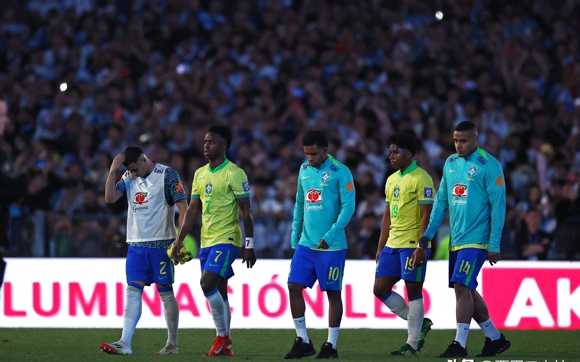 惊险瞬间:巴西和墨西哥排球队大战迎来演义的简单介绍 惊险瞬间:巴西和墨西哥排球队大战迎来演义的简单介绍