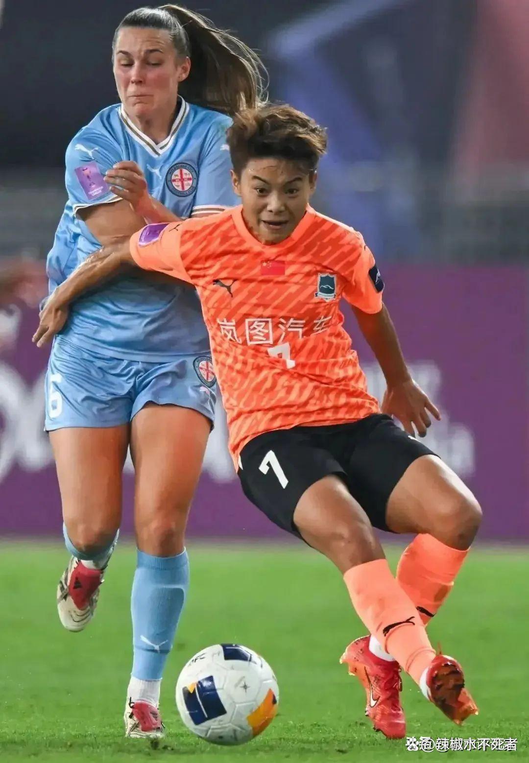 aoa体育直播-中国女足队员在比赛中拼尽全力，再次证明实力