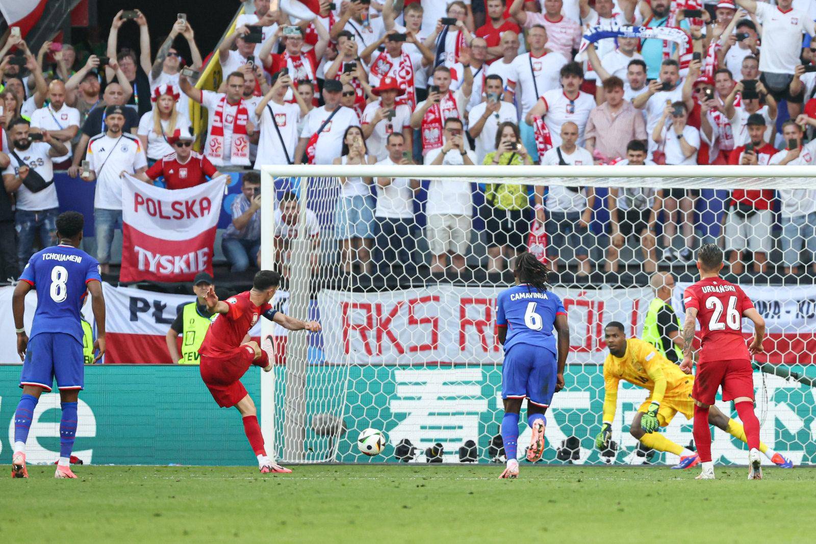 荷兰队淘汰土耳其,实现小组头名晋级的简单介绍 荷兰队淘汰土耳其,实现小组头名晋级的简单介绍