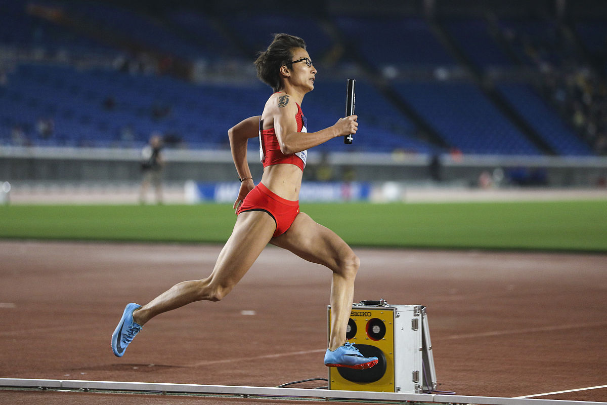 aoa体育官网-迎接挑战：女足选手永不放弃的简单介绍