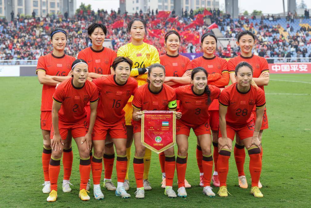 中国女足在比赛中体现出团队拼搏精神 中国女足在比赛中体现出团队拼搏精神