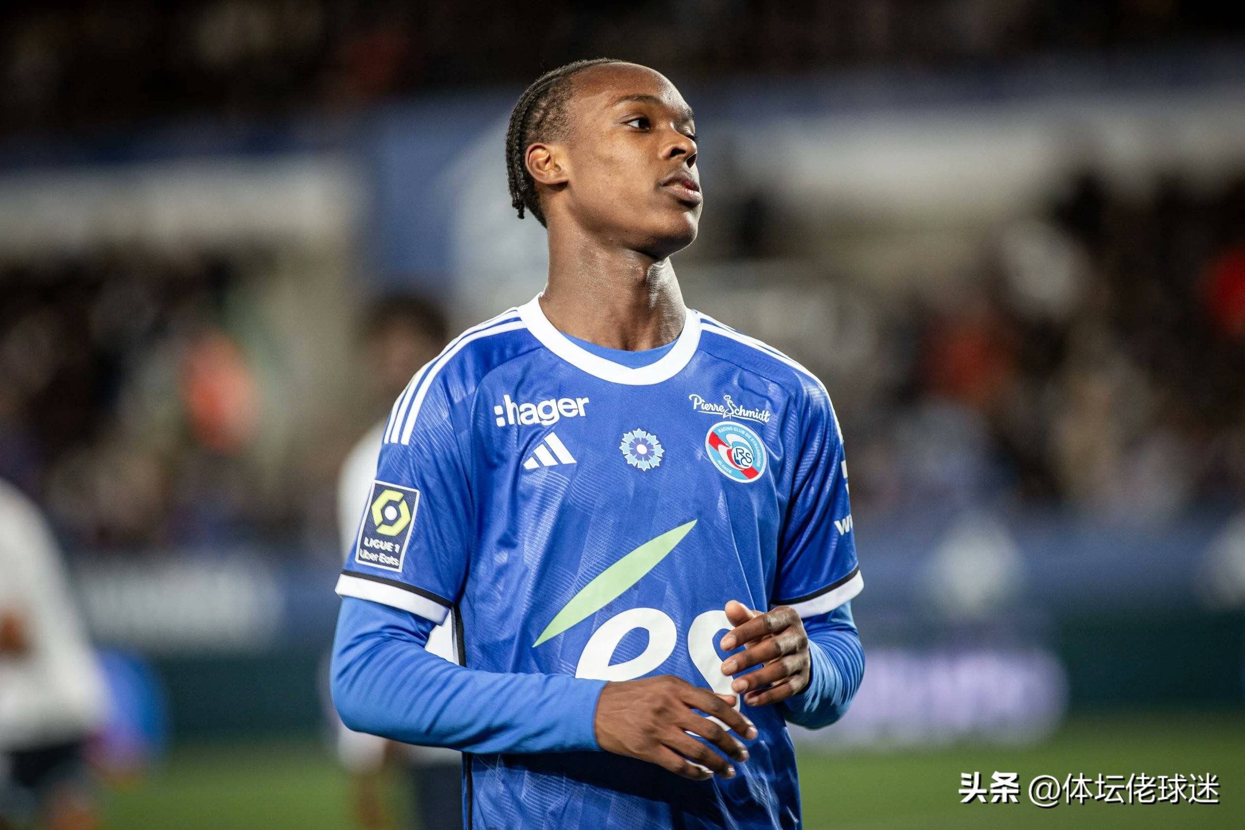 aoa体育娱乐-亚籍球员成为球队新一任队长，领军出征