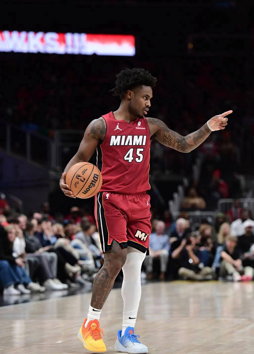 aoa体育-热火战队在职业篮球赛场上的风采展现