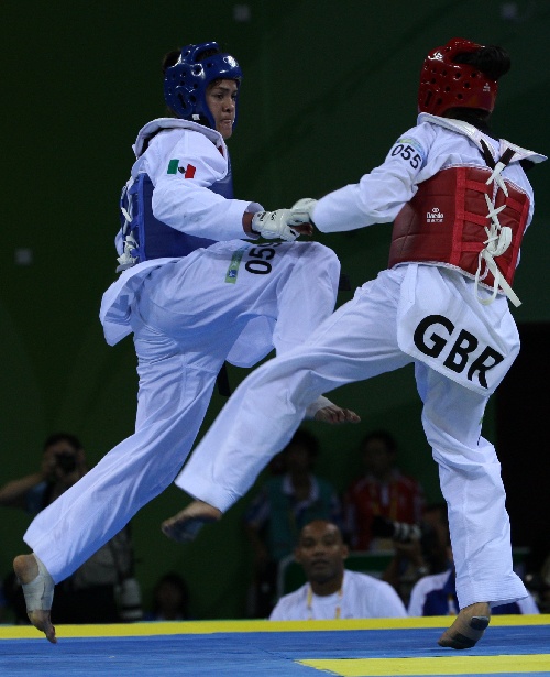 墨西哥选手在击剑比赛中晋级半决赛