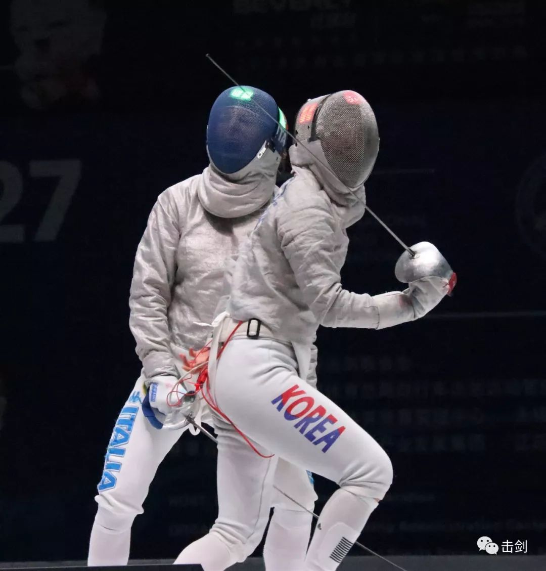 意大利击剑选手剑光四射,豪取胜利 意大利击剑选手剑光四射,豪取胜利