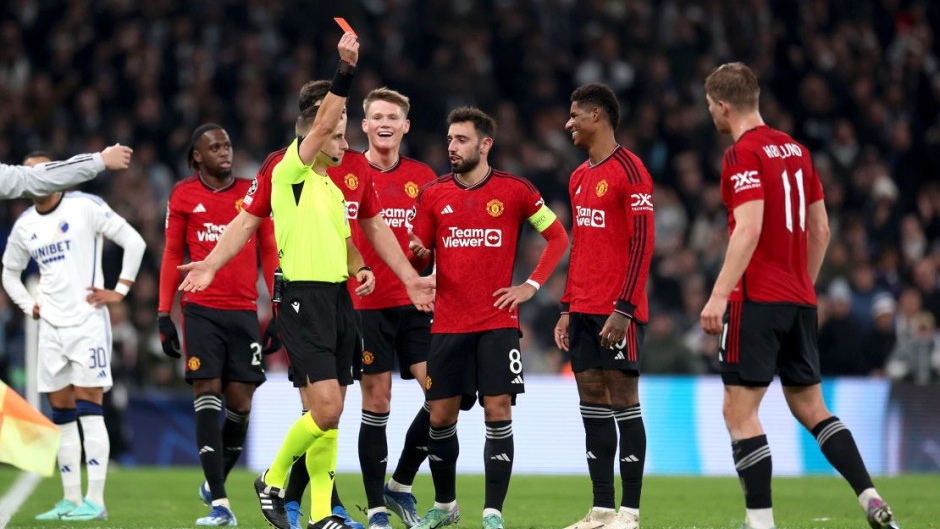 曼联队在比赛中稳健发挥,击败对手晋级 曼联队在比赛中稳健发挥,击败对手晋级