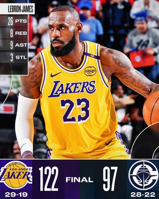 aoa体育-詹姆斯带领湖人获胜继续保持领先地位