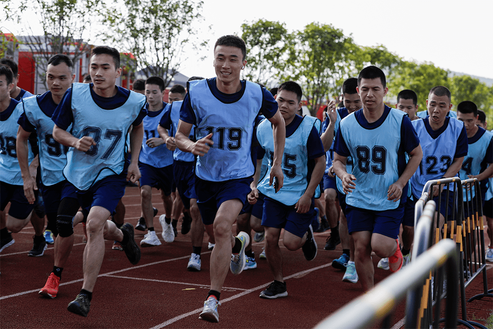 白俄罗斯选手全力以赴赛场亮剑 白俄罗斯选手全力以赴赛场亮剑