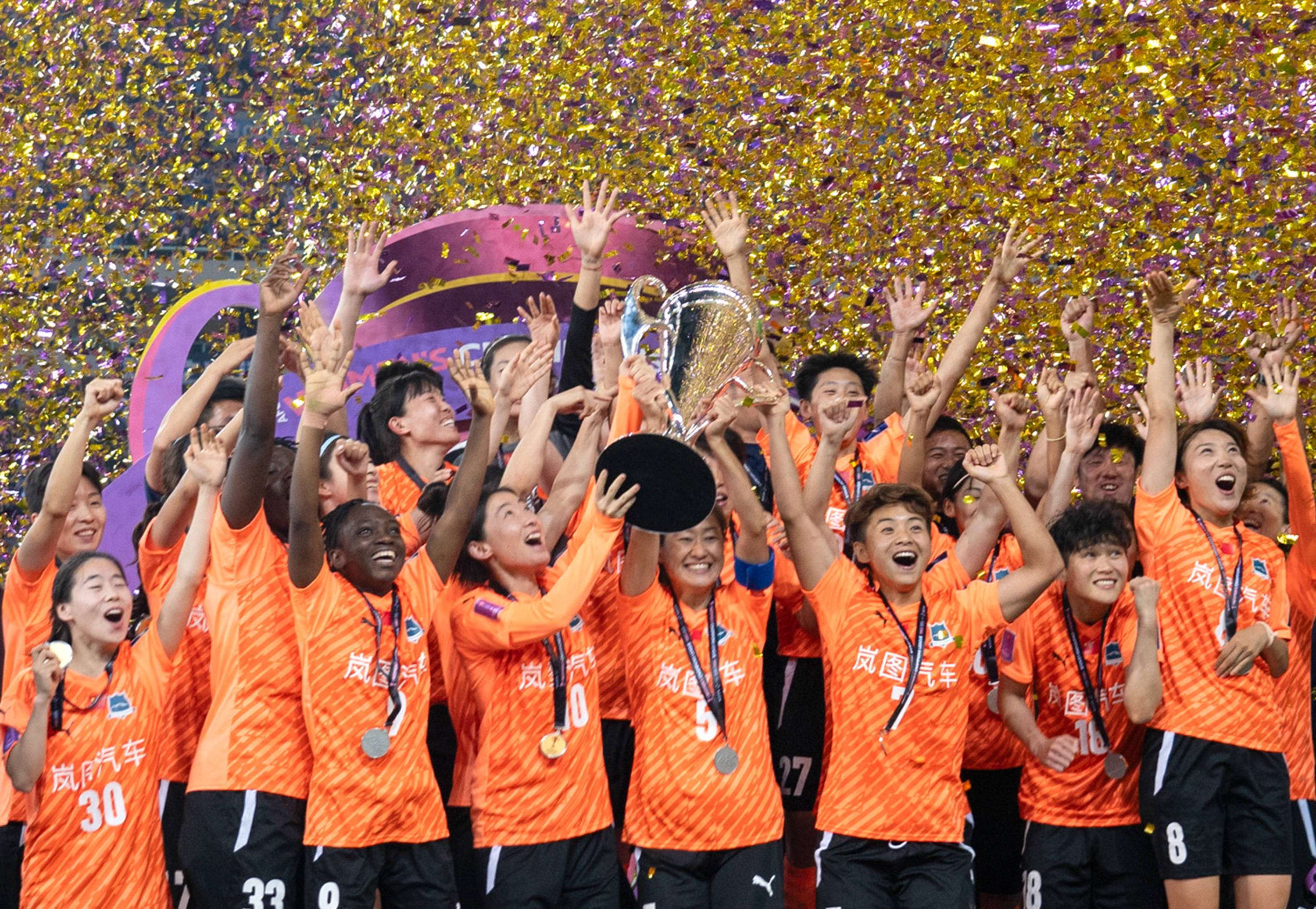 aoa体育培训-包含全力以赴！某队球员拼尽全力战胜对手的词条